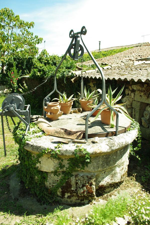 Hotel Domaine Mongiron Nérigean Esterno foto
